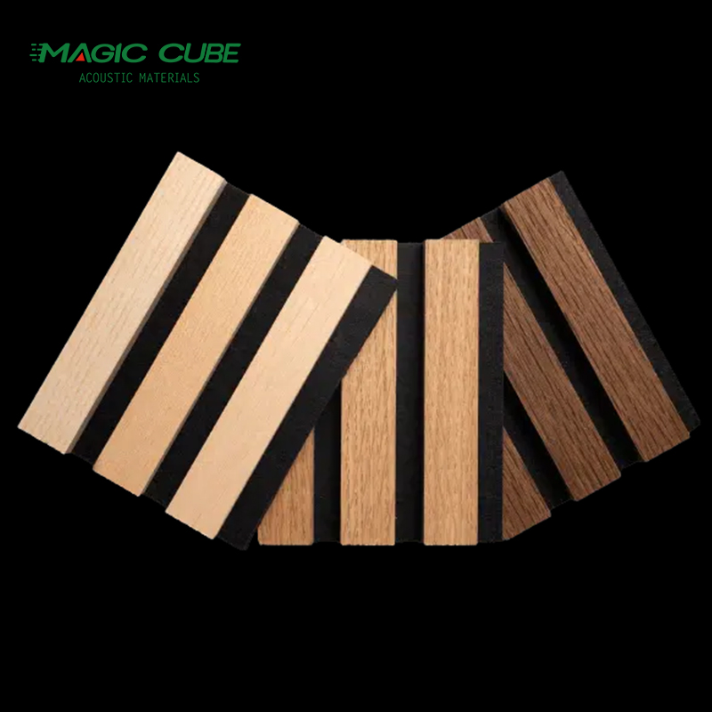 جدار شرائح خشب عمودي صوتي من Akupanel باللون الأسود