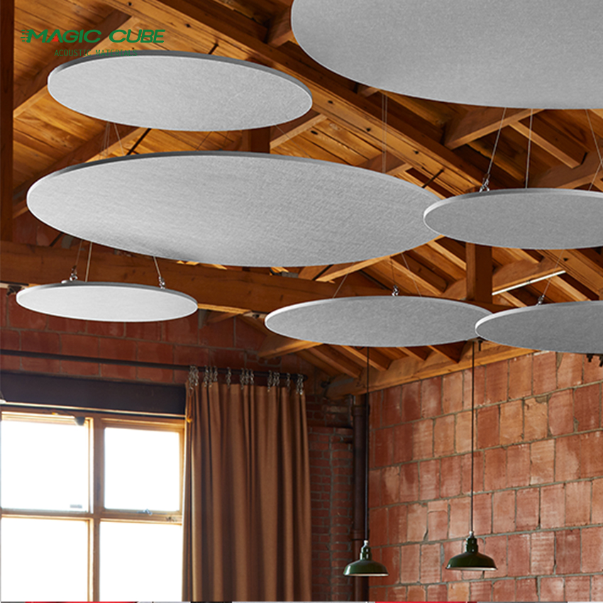 سقف حاجز من اللباد صديق للبيئة في مساحة المكتب